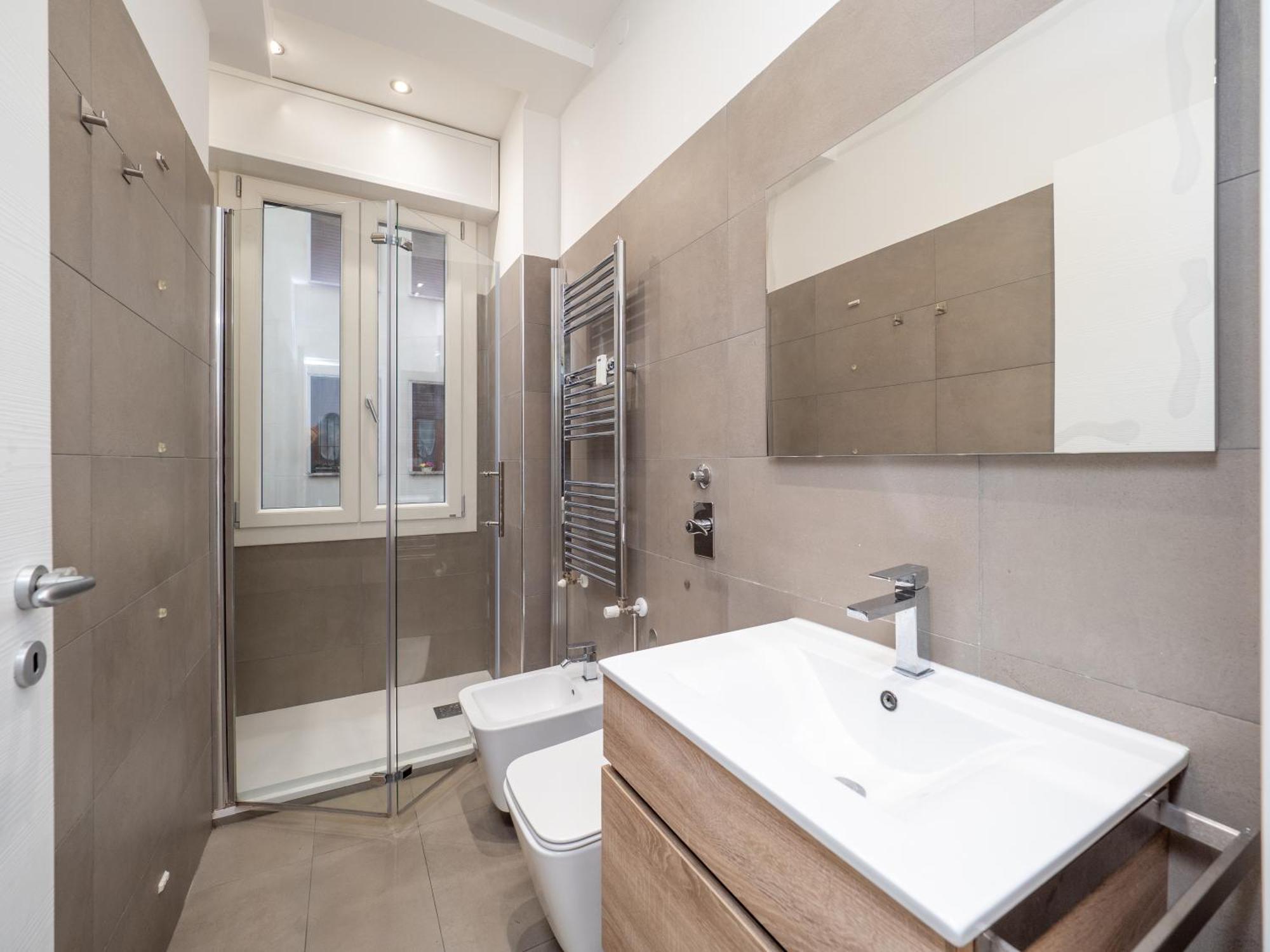 Milano 5 Guests - Modern Apt With Balcony Bagian luar foto