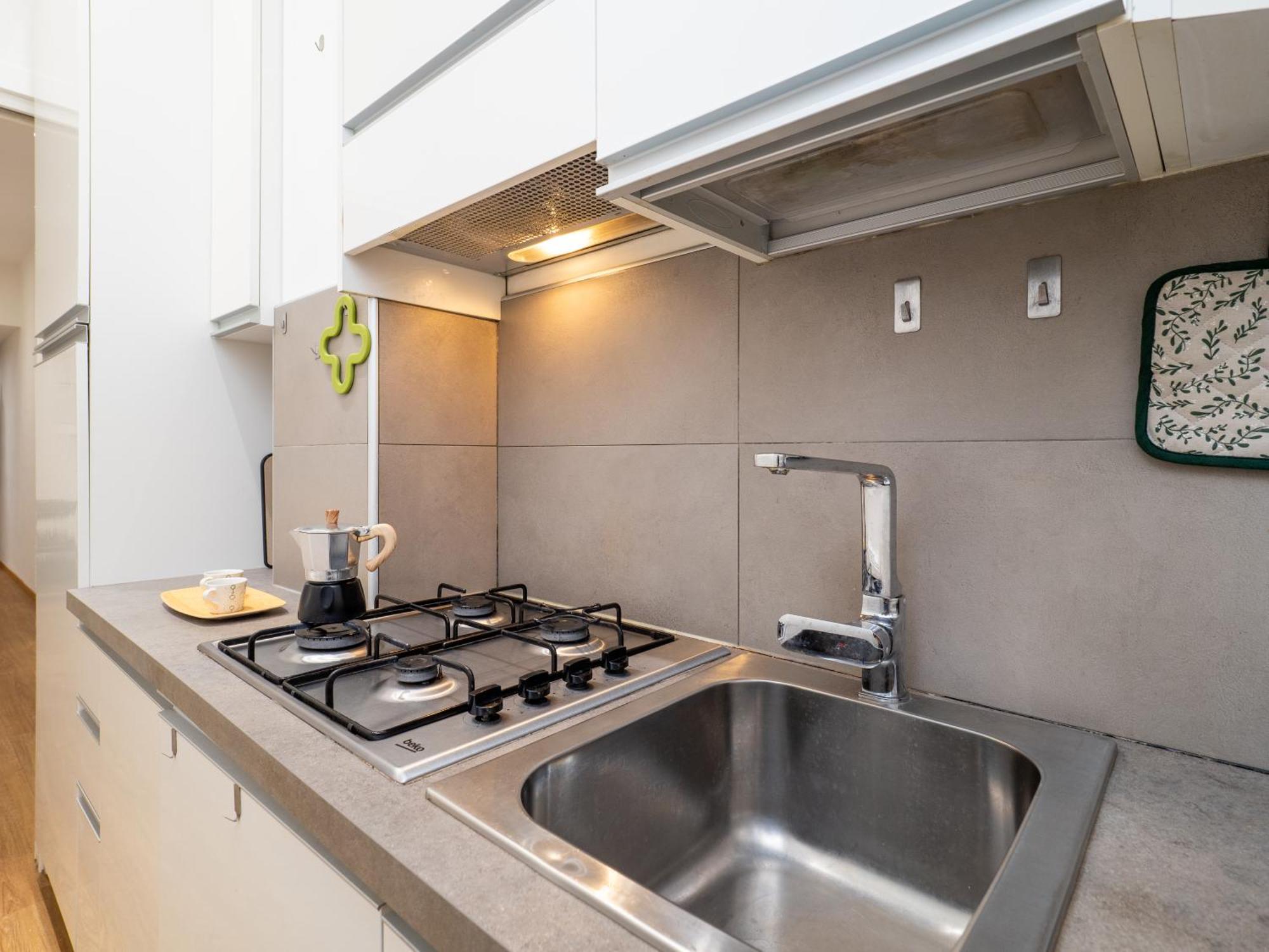 Milano 5 Guests - Modern Apt With Balcony Bagian luar foto