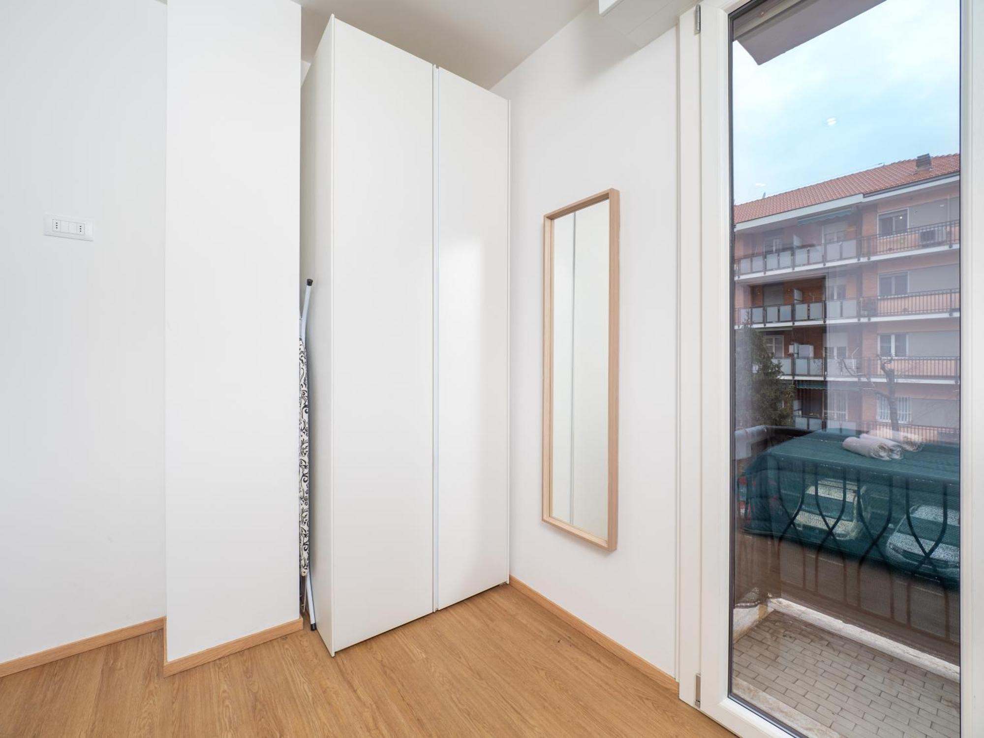Milano 5 Guests - Modern Apt With Balcony Bagian luar foto