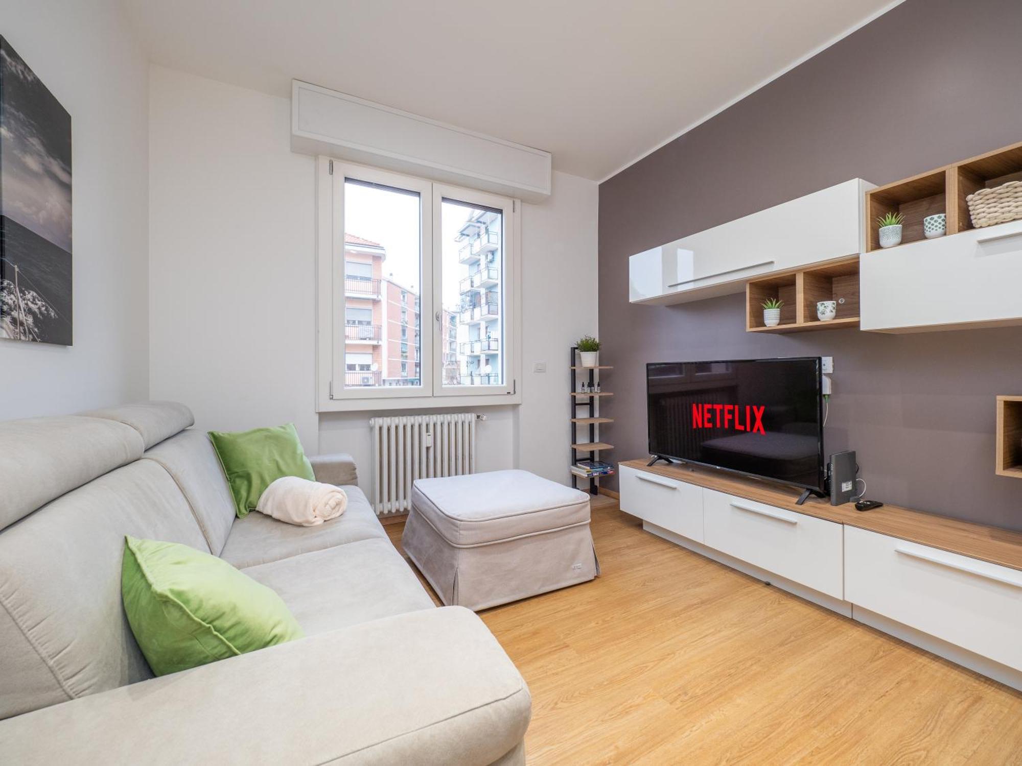 Milano 5 Guests - Modern Apt With Balcony Bagian luar foto