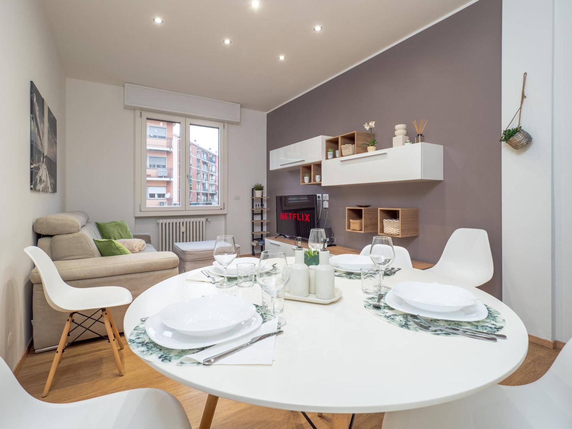 Milano 5 Guests - Modern Apt With Balcony Bagian luar foto