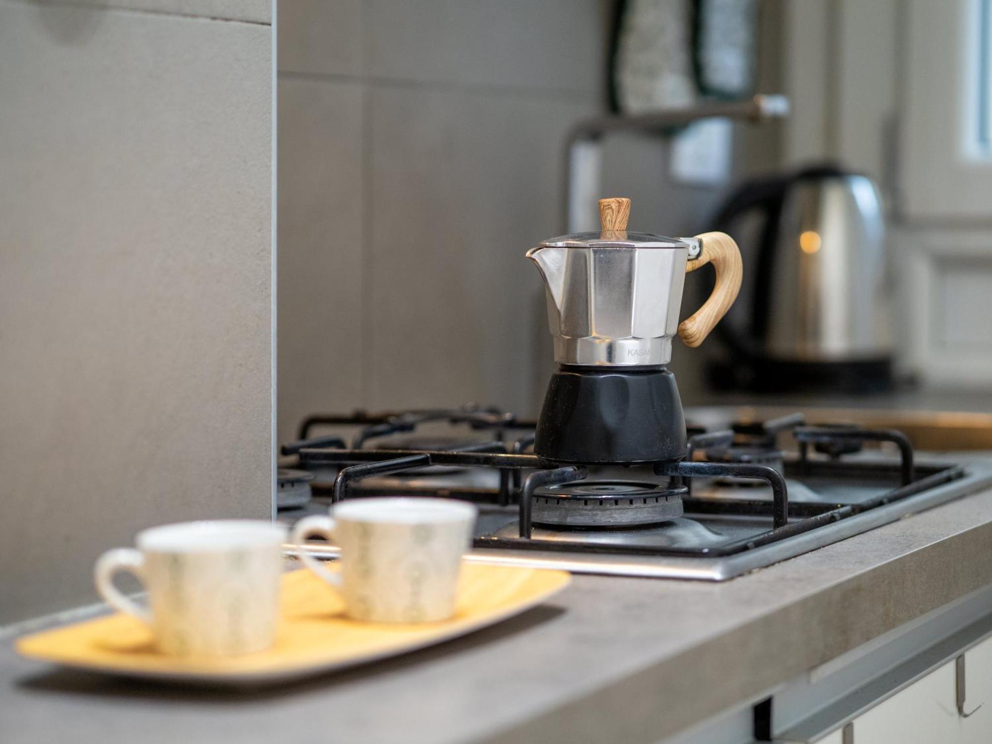 Milano 5 Guests - Modern Apt With Balcony Bagian luar foto