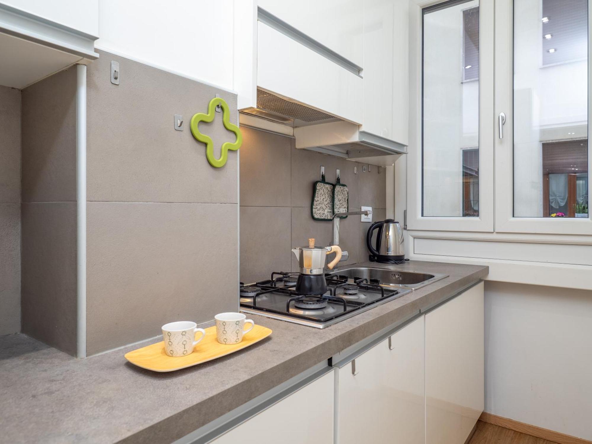 Milano 5 Guests - Modern Apt With Balcony Bagian luar foto