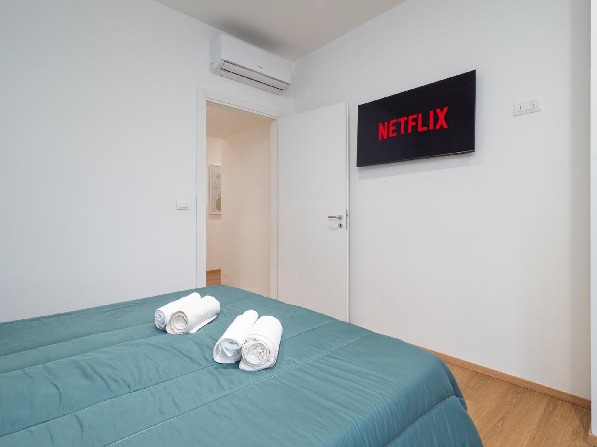 Milano 5 Guests - Modern Apt With Balcony Bagian luar foto